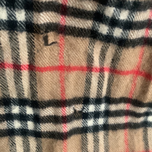 A true VERY VINTAGE BURBERRY SCARF! Made in England - Picture 12 of 13